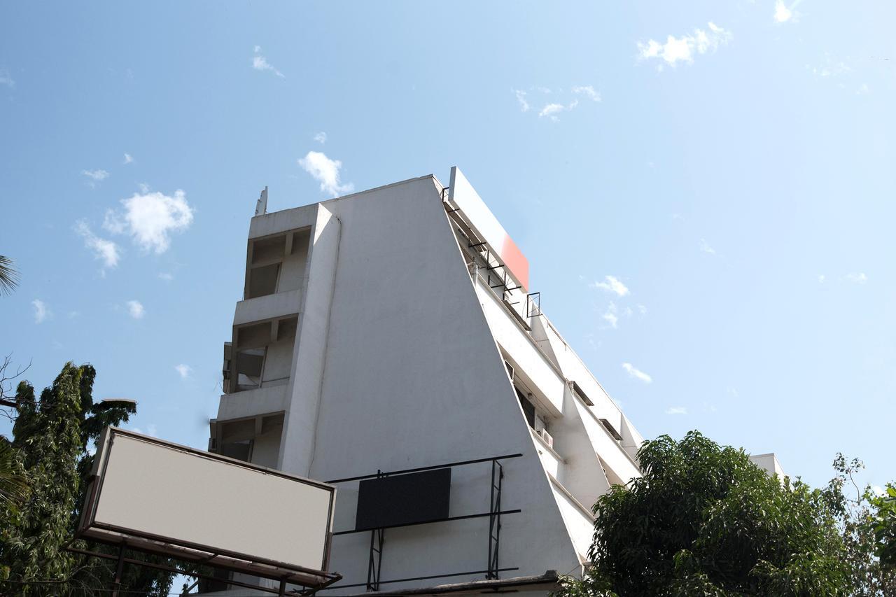Oyo Flagship 561 Host Inn Bombaj Zewnętrze zdjęcie