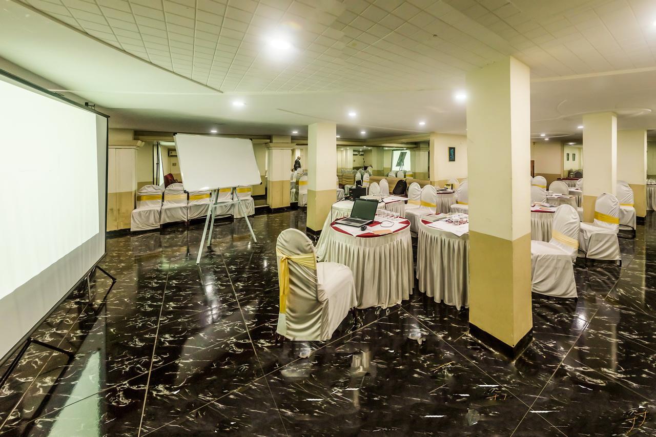 Oyo Flagship 561 Host Inn Bombaj Zewnętrze zdjęcie