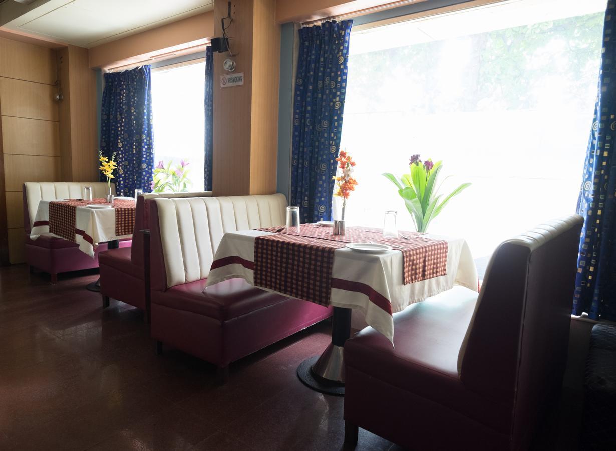 Oyo Flagship 561 Host Inn Bombaj Zewnętrze zdjęcie