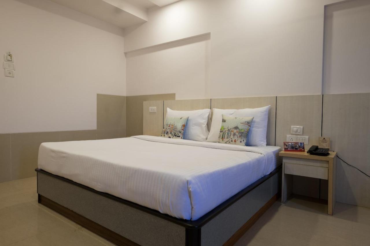 Oyo Flagship 561 Host Inn Bombaj Zewnętrze zdjęcie